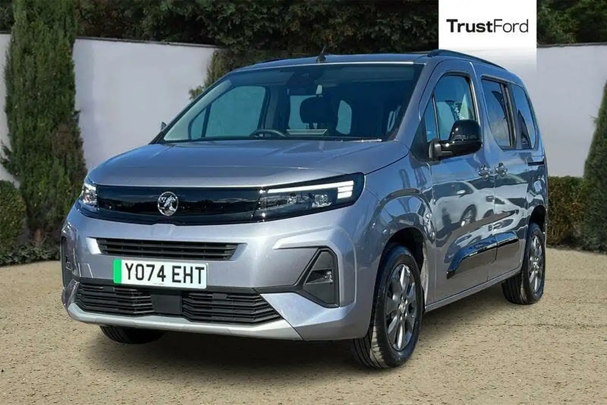 2024-vauxhall-combo-life-e-ultimate-big-4