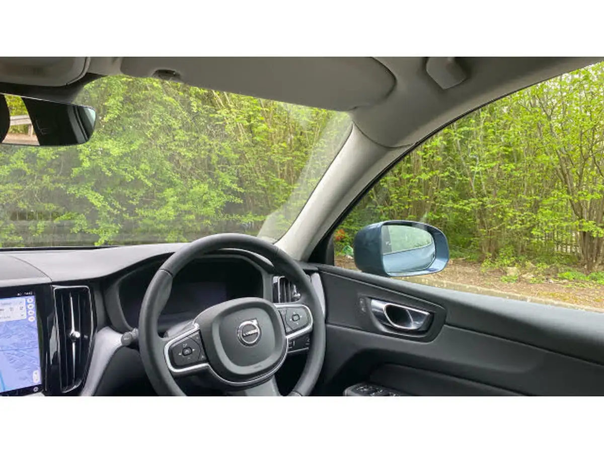 2021-volvo-xc60-20td-b4-momentum-awd-big-36