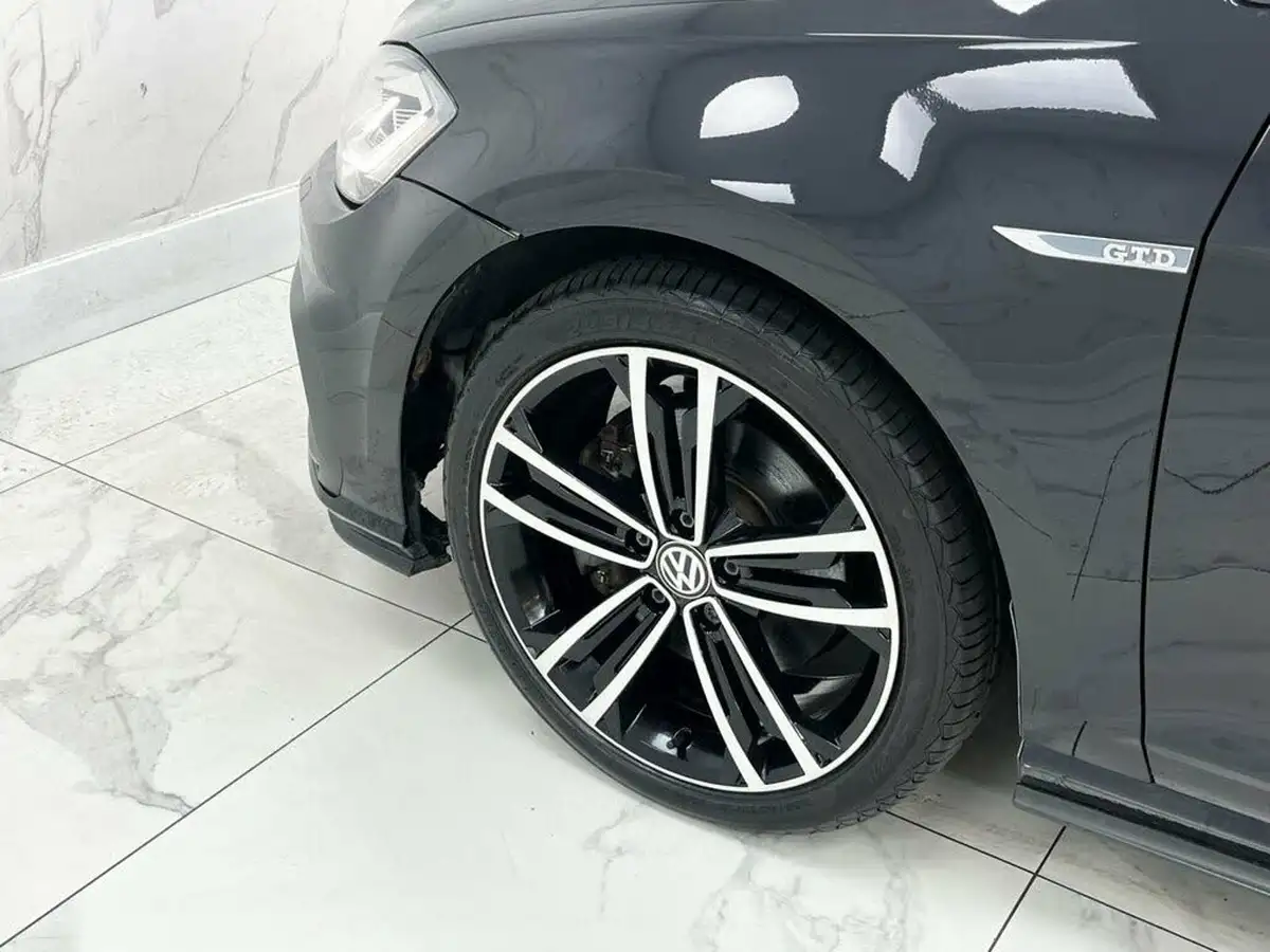 2018-volkswagen-golf-20tdi-gtd-hatchback-5d-big-15