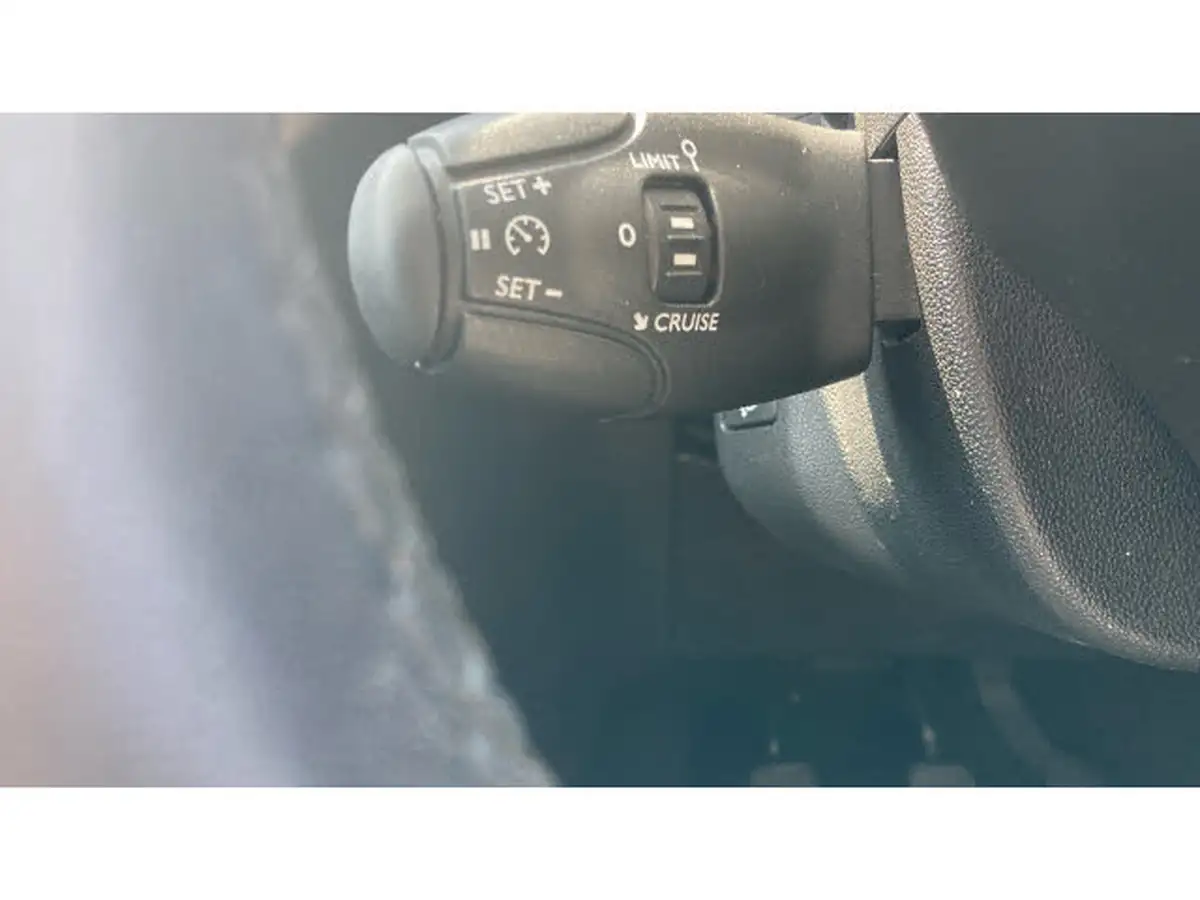 2017-citroen-c3-12-edition-big-26