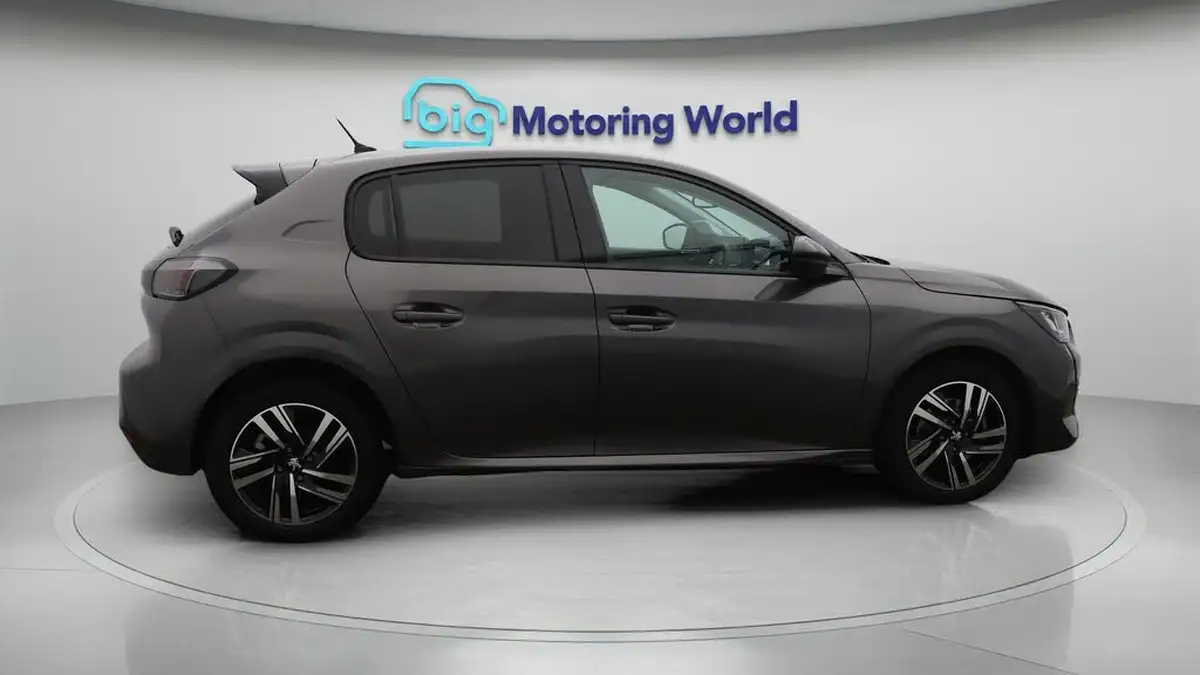 2023-peugeot-208-12-puretech-allure-premium-100ps-eat8-big-8