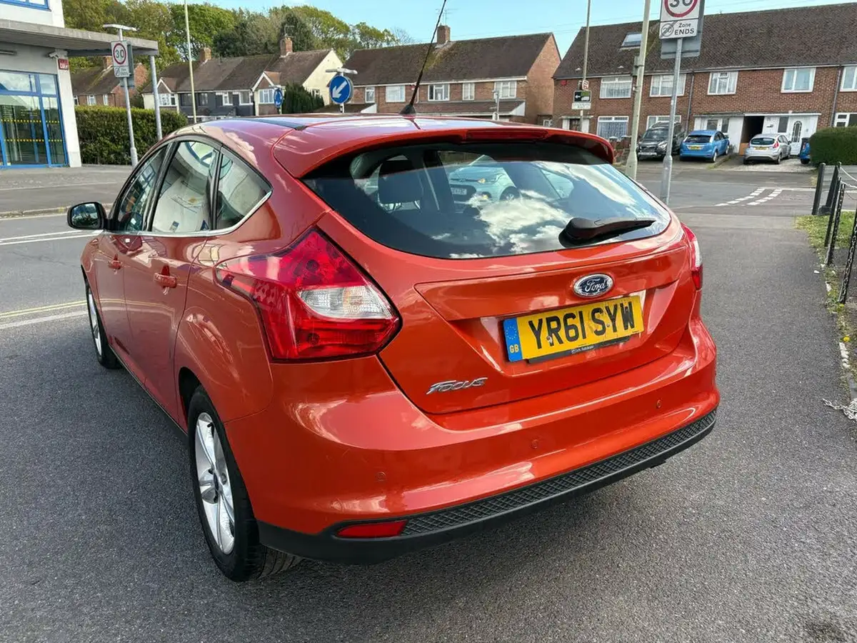 2011-ford-focus-16-zetec-ti-vct-125ps-hatchback-5d-big-7