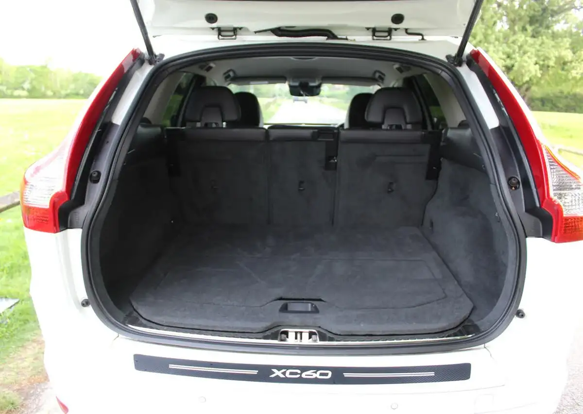 2015-volvo-xc60-big-42