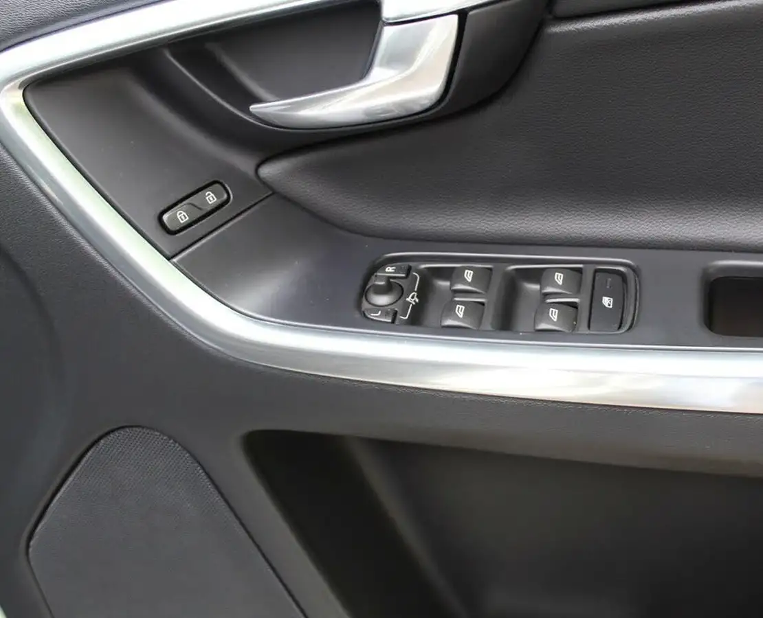2015-volvo-xc60-big-18