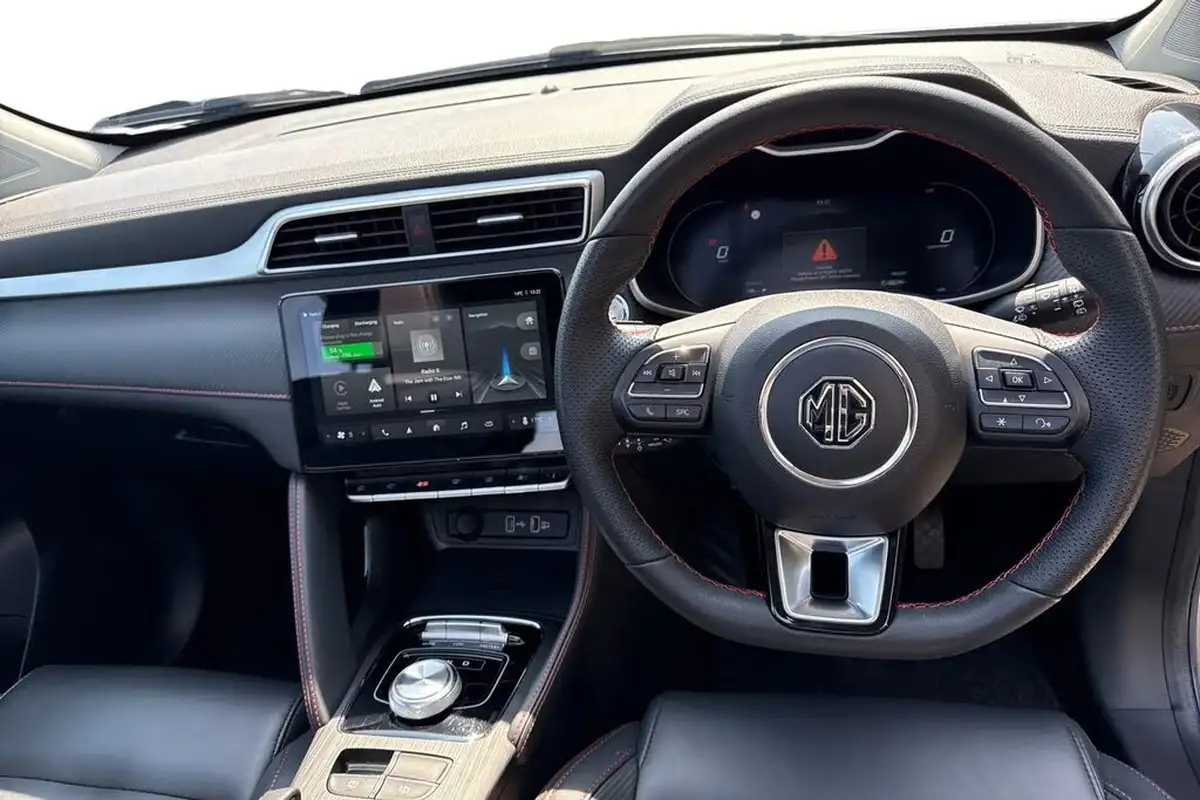 2022-mg-zs-suv-e-trophy-ev-156ps-long-range-big-17