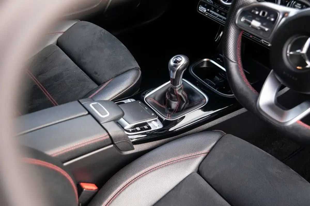 2020-mercedes-benz-a-class-13-a200-amg-line-hatchback-5d-big-22