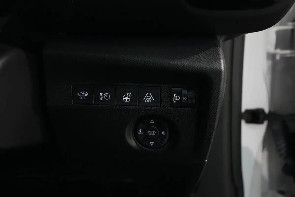 2022-citroen-c4-e-shine-plus-big-27