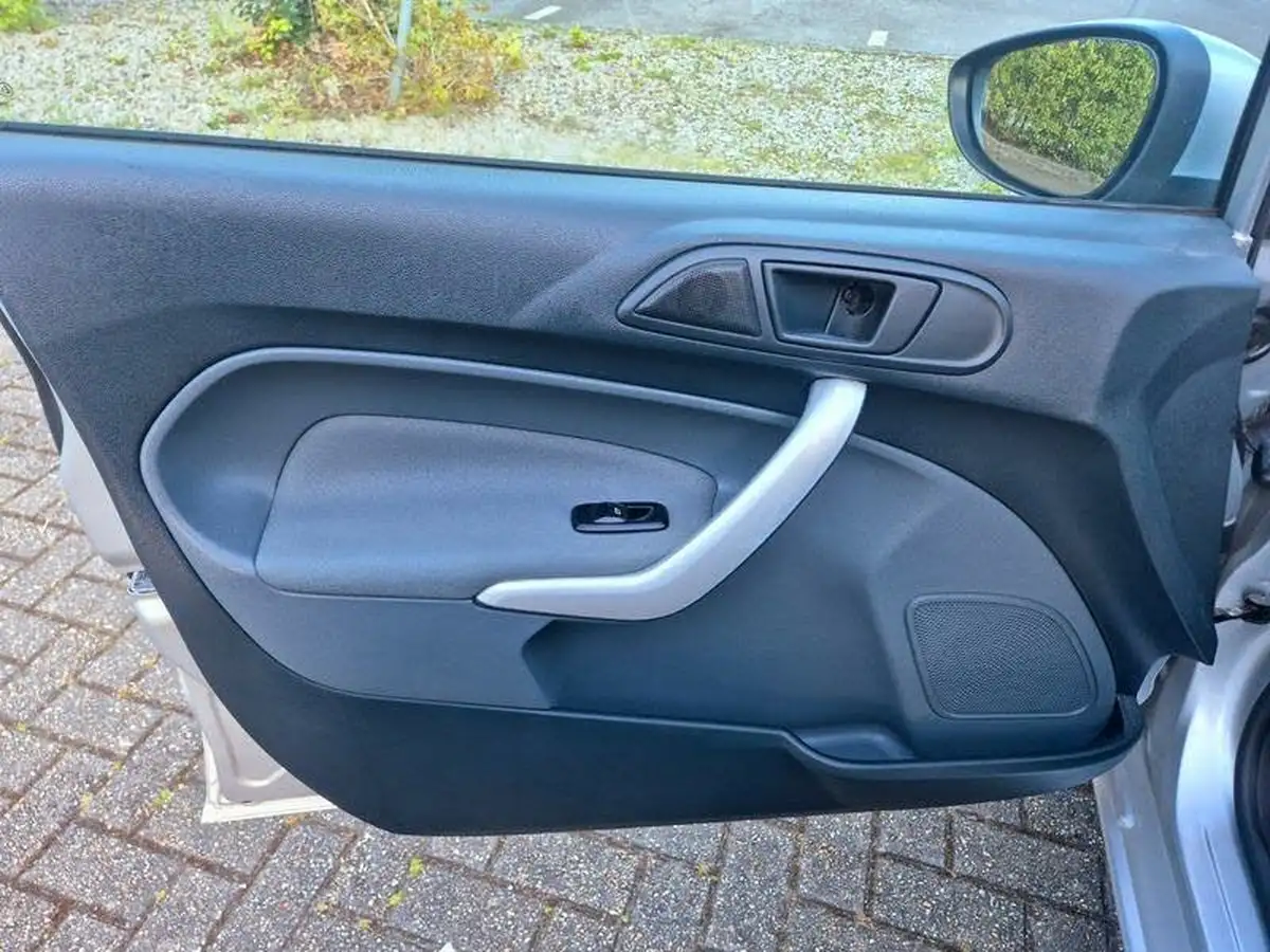 2010-ford-fiesta-14-zetec-96ps-5d-auto-big-20