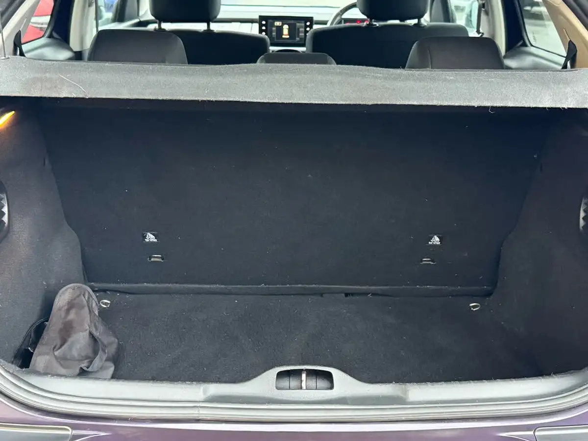 2015-citroen-c4-cactus-16bluehdi-flair-big-25
