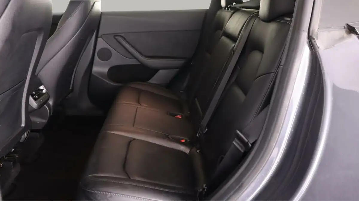 2022-tesla-model-y-e-long-range-big-16