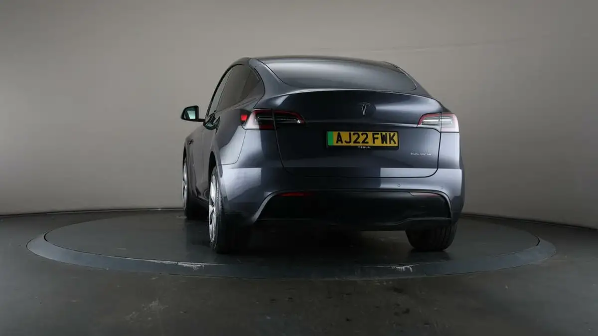 2022-tesla-model-y-e-long-range-big-37