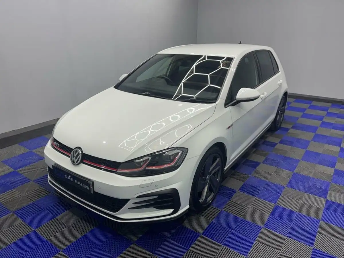 2018-volkswagen-golf-20-tsi-gti-5d-big-12