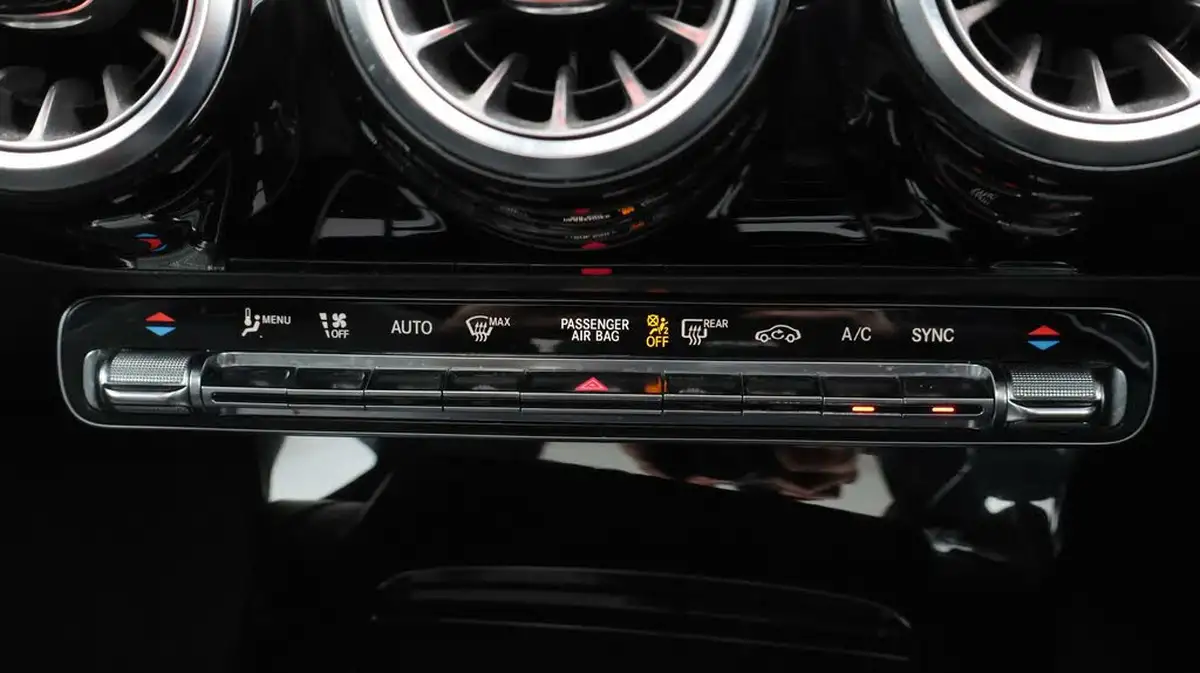 2021-mercedes-benz-cla-13-cla-180-amg-line-premium-plus-coupe-4d-big-12