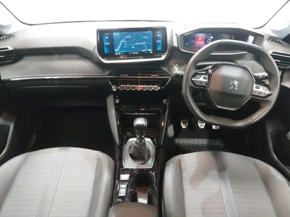2022-peugeot-208-12-puretech-allure-premium-100ps-big-2