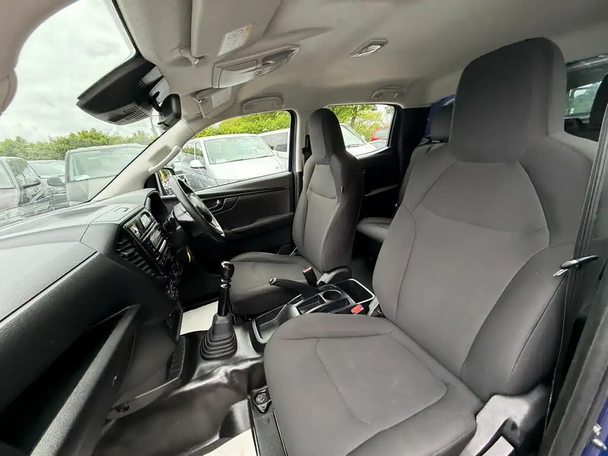 2021-isuzu-d-max-19td-utility-4x4-double-pickup-big-6