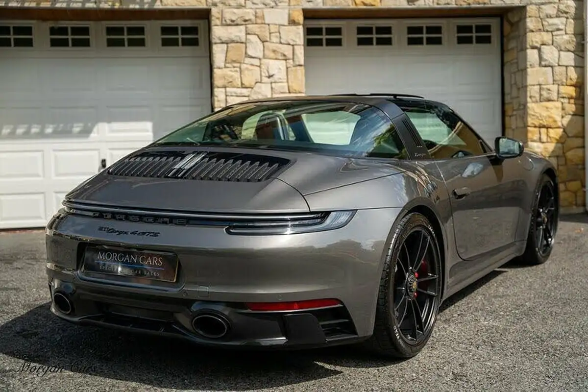 2022-porsche-911-30-targa-4-gts-pdk-big-10