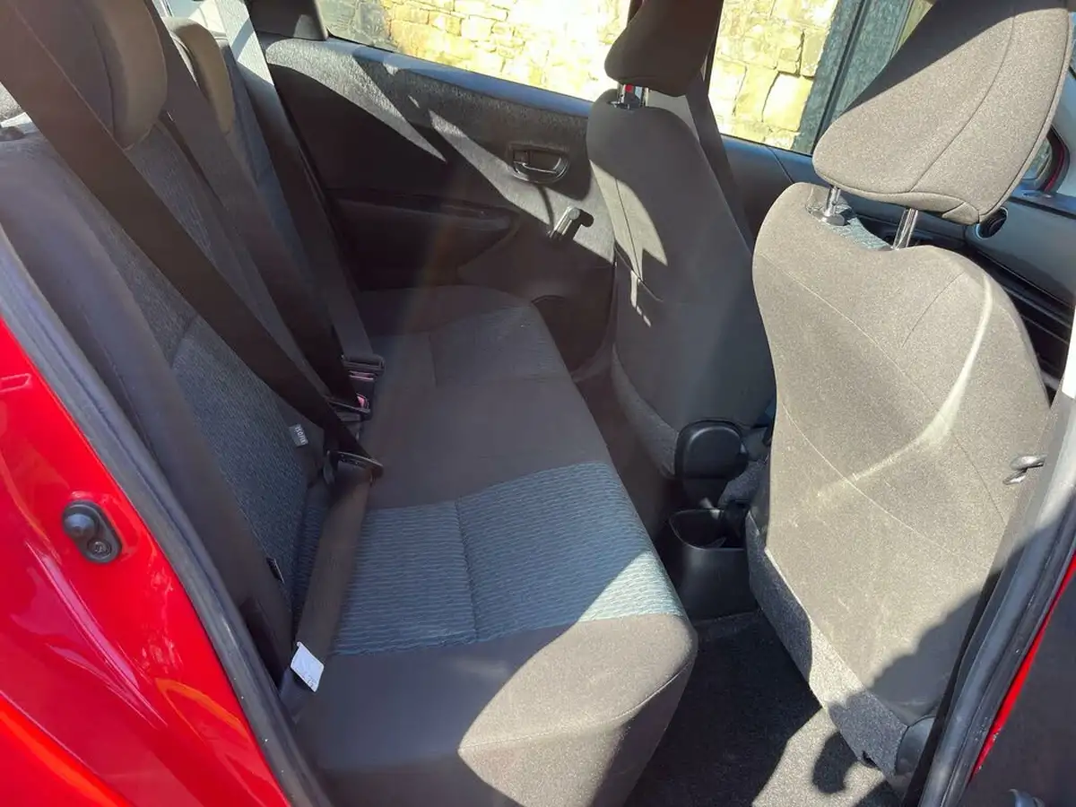 2012-toyota-yaris-10-tr-touch-go-5d-big-19