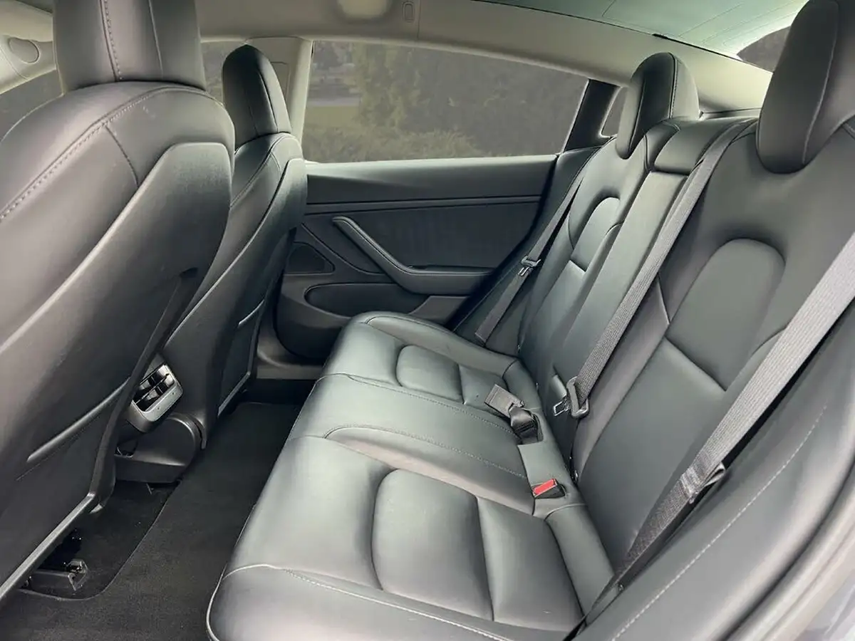 2020-tesla-model-3-e-long-range-big-13