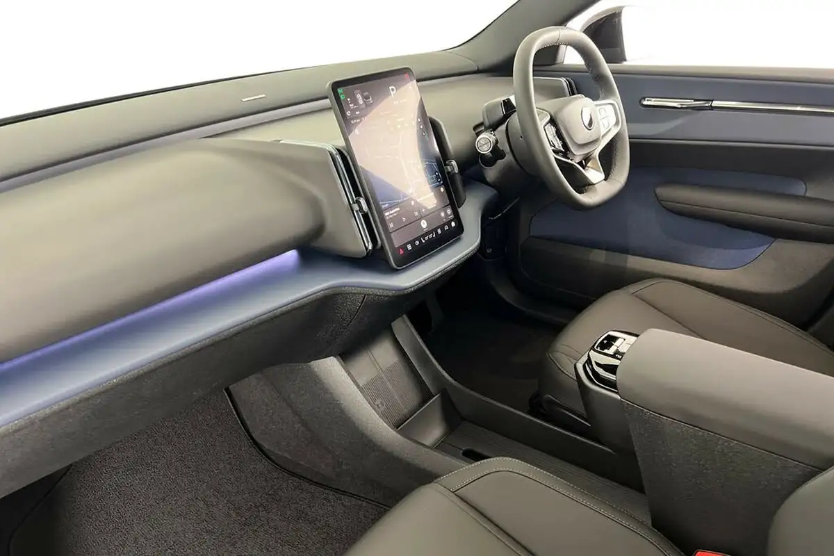 2024-volvo-ex30-e-single-motor-plus-extended-range-big-1