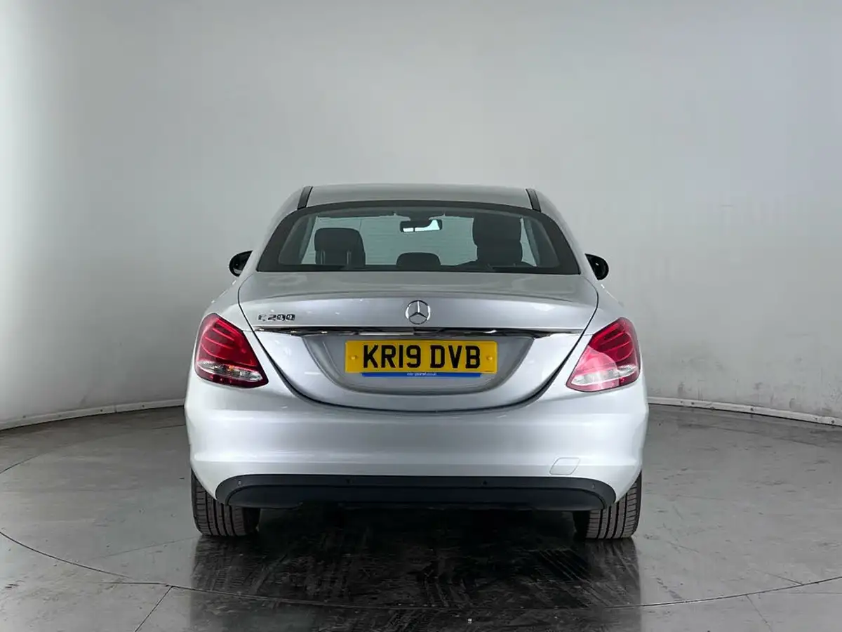 2019-mercedes-benz-c-class-15-c200-se-ss-saloon-4d-big-4