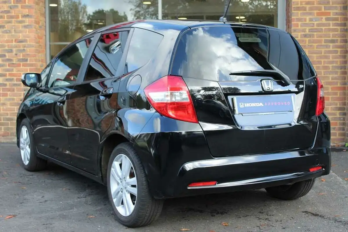 2014-honda-jazz-14-es-plus-cvt-big-2