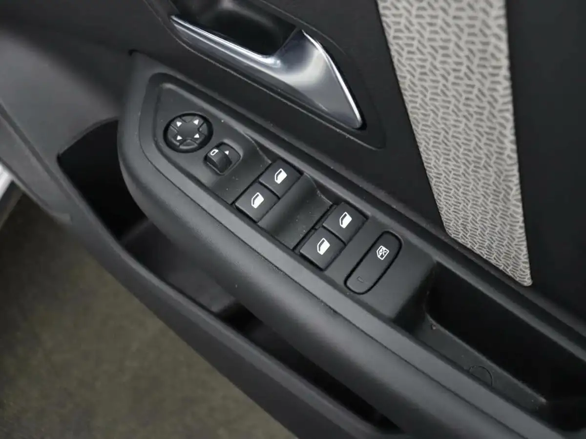 2022-citroen-c4-12-puretech-sense-big-13