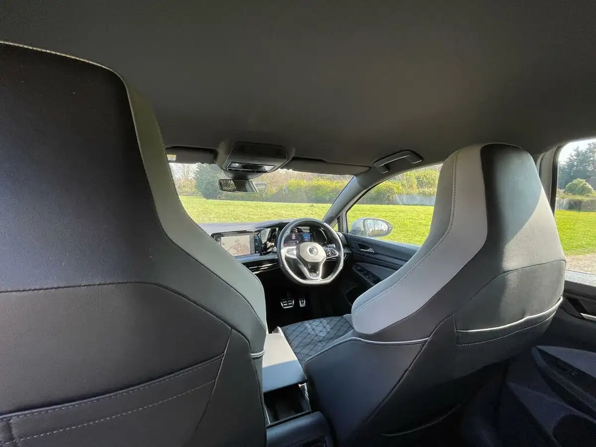 2021-volkswagen-golf-big-27