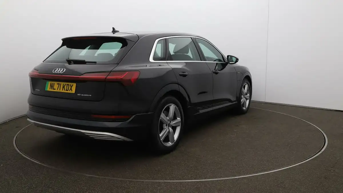 2021-audi-e-tron-50e-technik-station-wagon-big-48