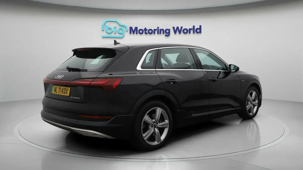 2021-audi-e-tron-50e-technik-station-wagon-big-7