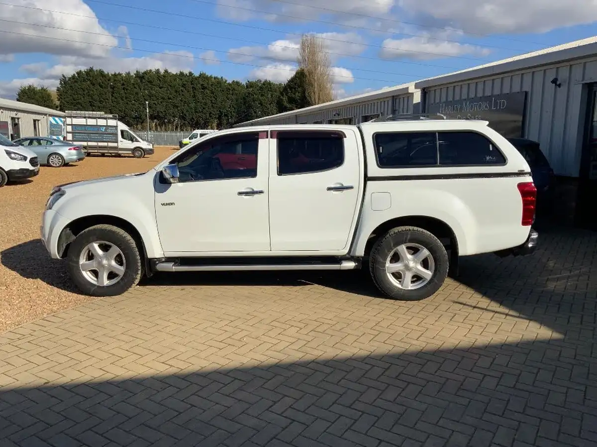 2013-isuzu-d-max-25td-yukon-big-2