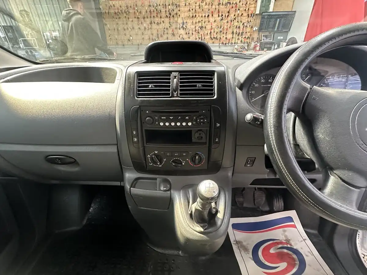 2015-citroen-dispatch-16td-enterprise-panel-big-7