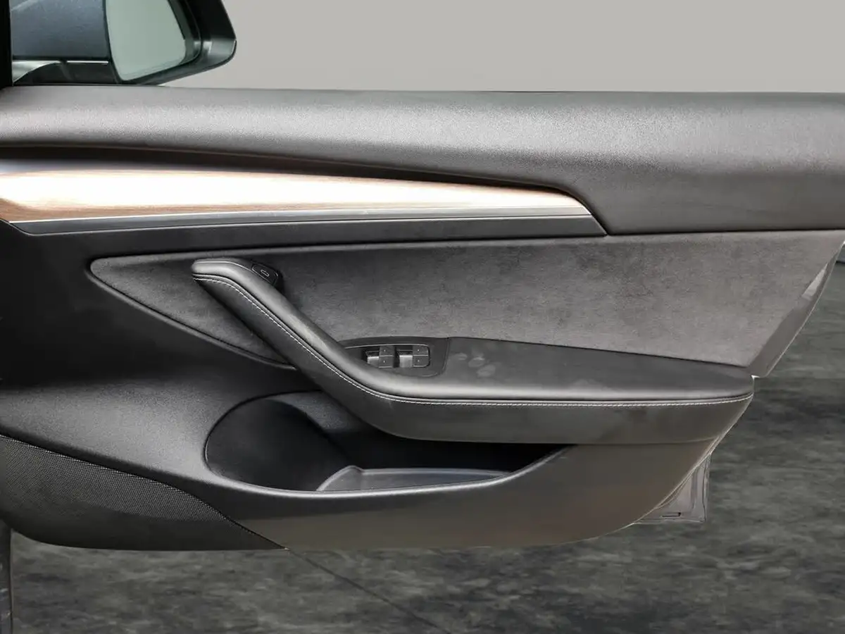 2022-tesla-model-3-e-performance-big-33