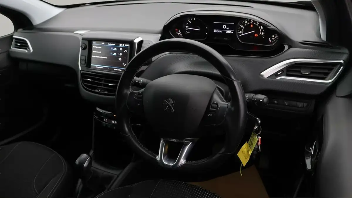 2019-peugeot-208-12-puretech-tech-edition-82bhp-big-8