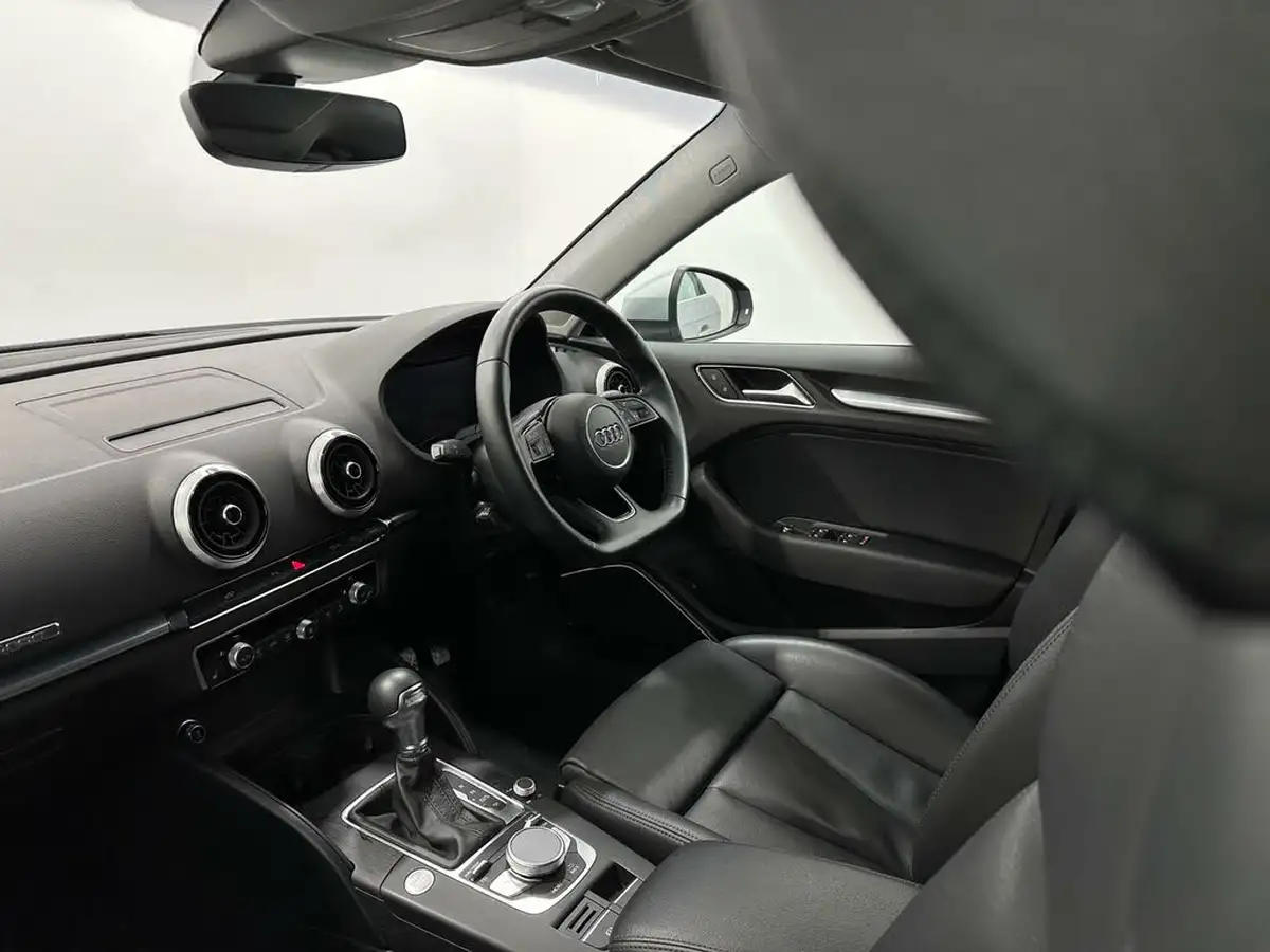 2020-audi-a3-14-40-e-tron-big-28