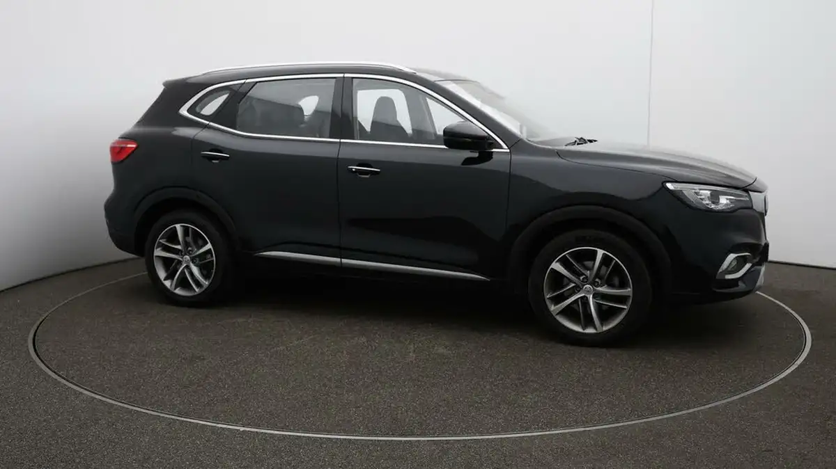 2022-mg-hs-15t-gdi-exclusive-162ps-big-39
