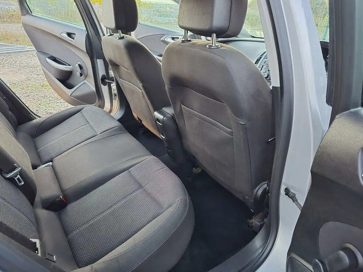 2010-vauxhall-astra-16-sri-16v-vvt-115ps-hatchback-5d-auto-big-23