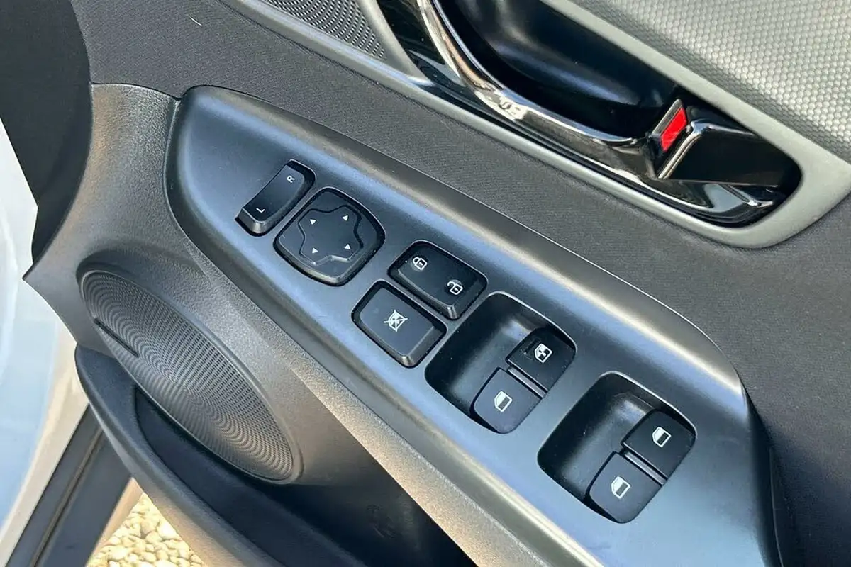 2020-hyundai-kona-16-gdi-premium-hybrid-smart-sense-big-17