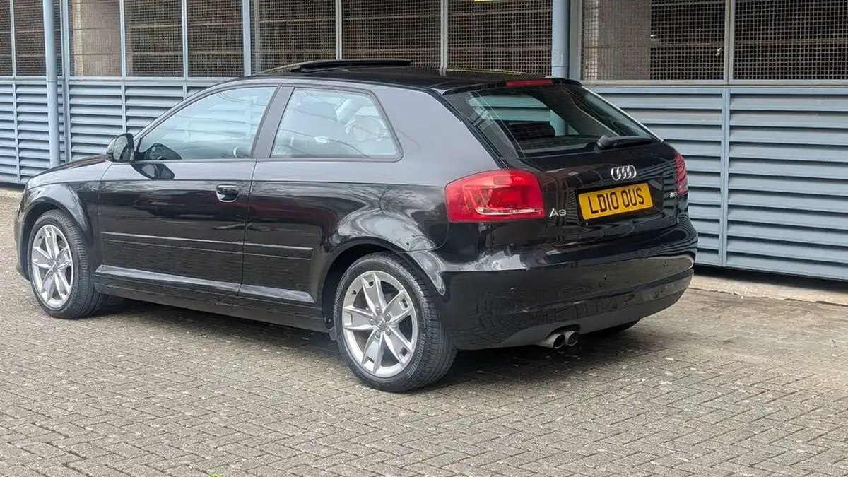 2010-audi-a3-18-sport-hatchback-3d-s-tronic-big-3