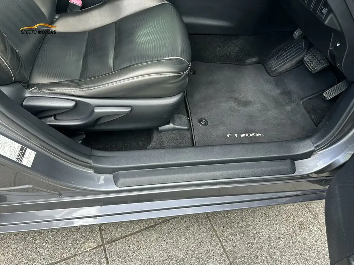 2013-lexus-ct-200h-18-advance-big-16