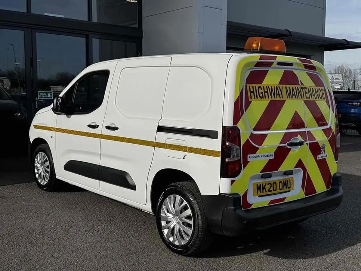2020-peugeot-partner-15-bluehdi-1000-professional-100ps-eu6dt-panel-big-14