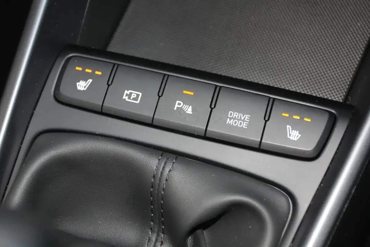 2024-hyundai-bayon-10-t-gdi-premium-100ps-two-tone-roof-big-19