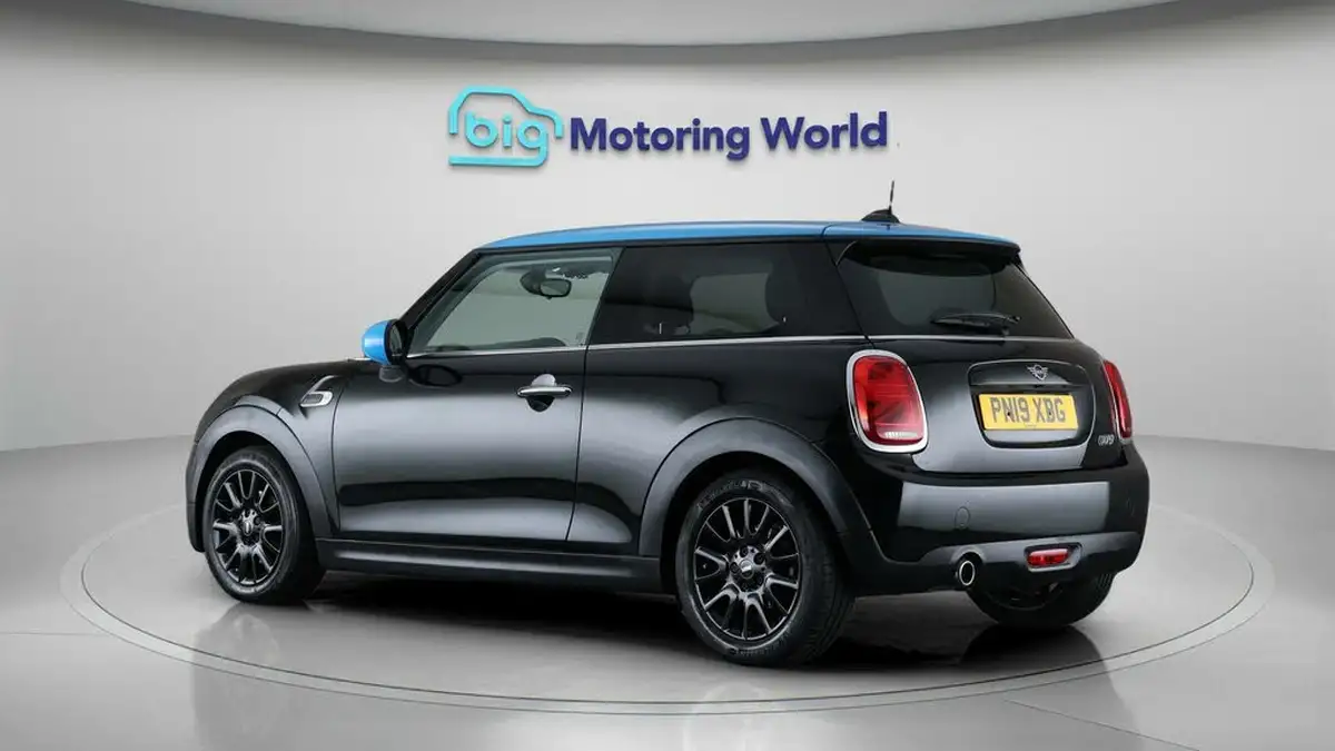 2019-mini-cooper-15-cooper-classic-hatchback-3d-big-5