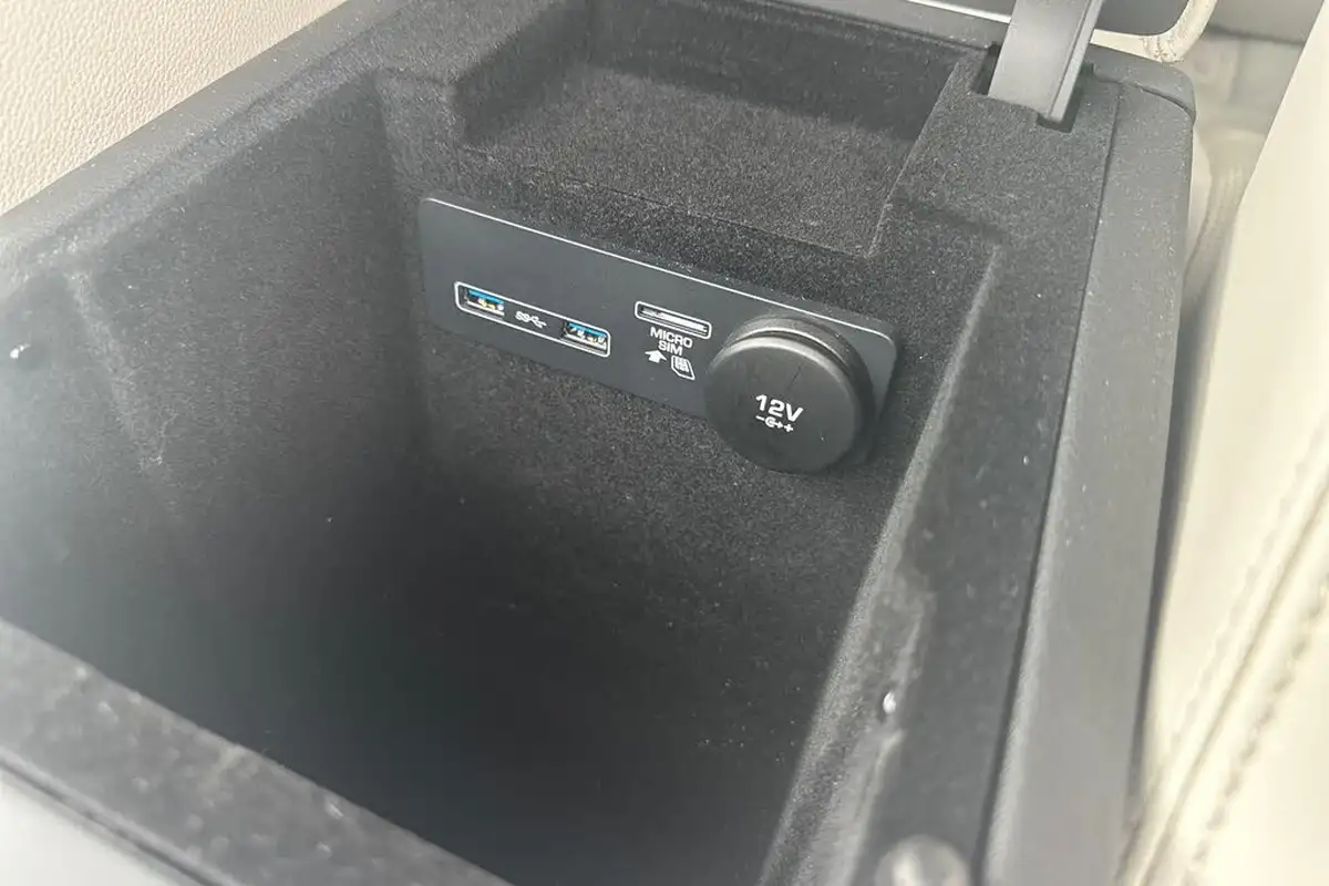 2019-jaguar-xe-20d-r-dynamic-se-big-18