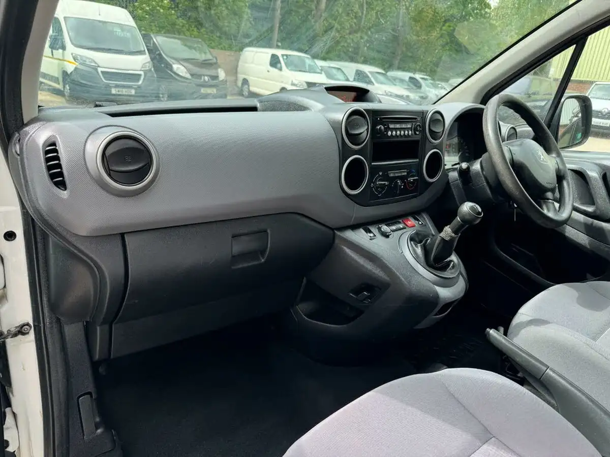 2015-peugeot-partner-16td-s-l1-92-850-panel-van-big-31