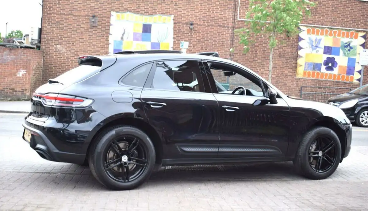 2022-porsche-macan-20-big-17