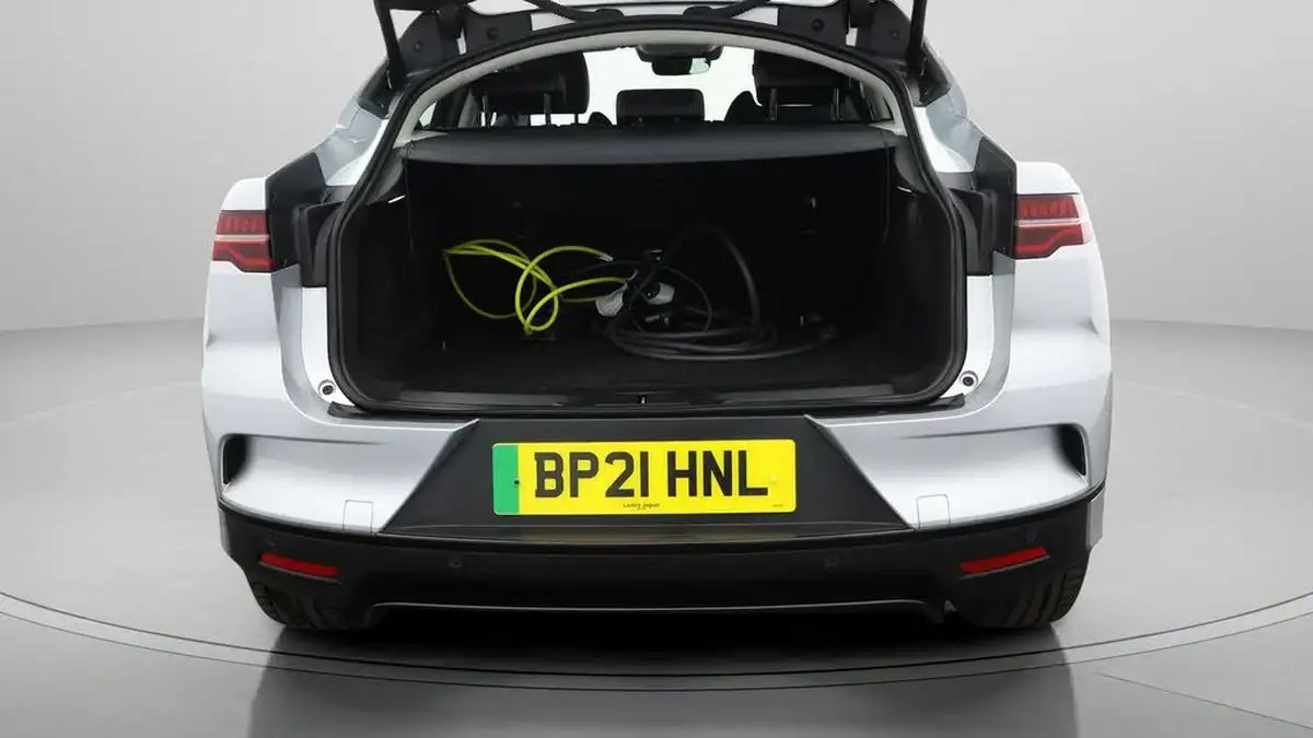 2021-jaguar-i-pace-ev400-se-big-16