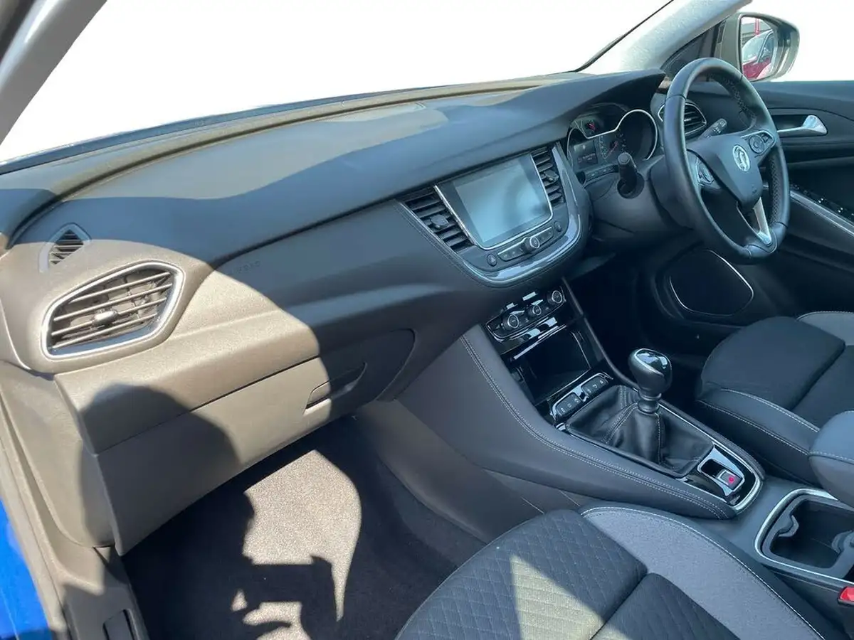 2020-vauxhall-grandland-x-12-griffin-big-6