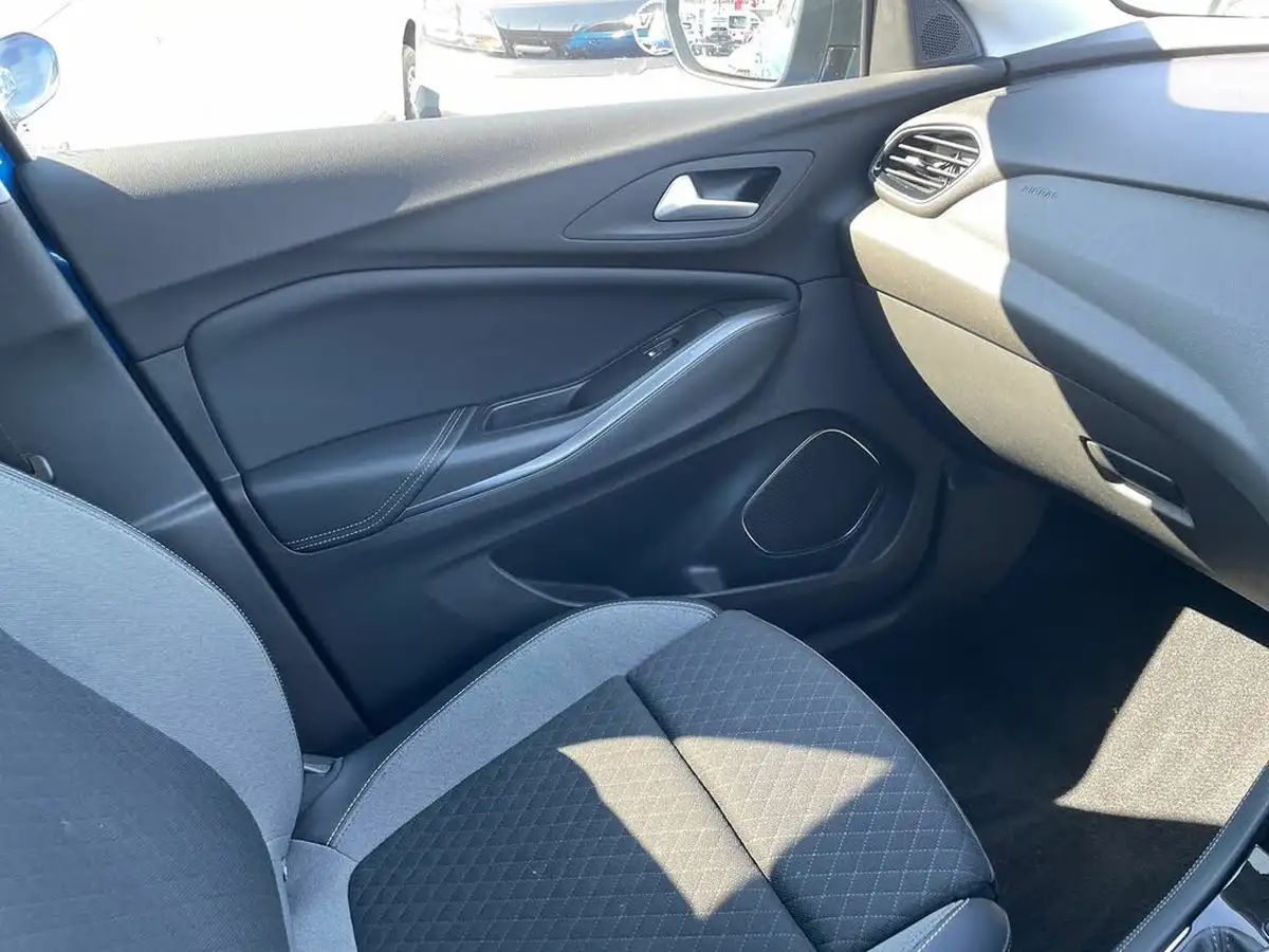 2020-vauxhall-grandland-x-12-griffin-big-29
