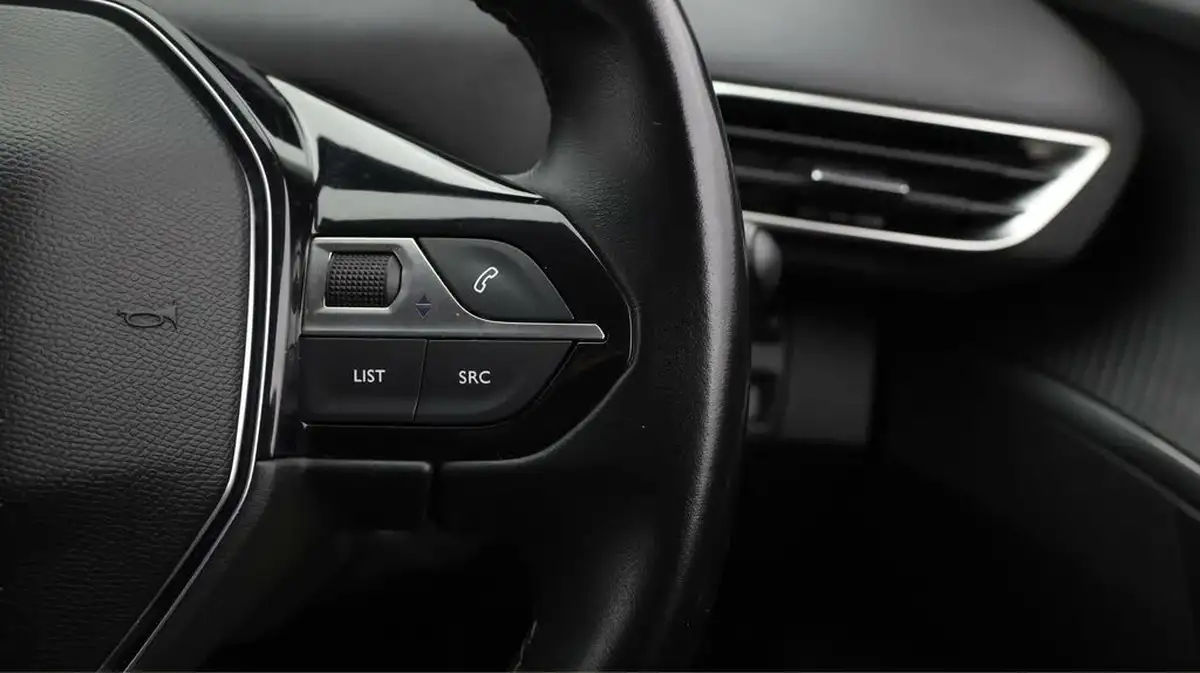 2018-peugeot-5008-suv-12-puretech-active-big-21