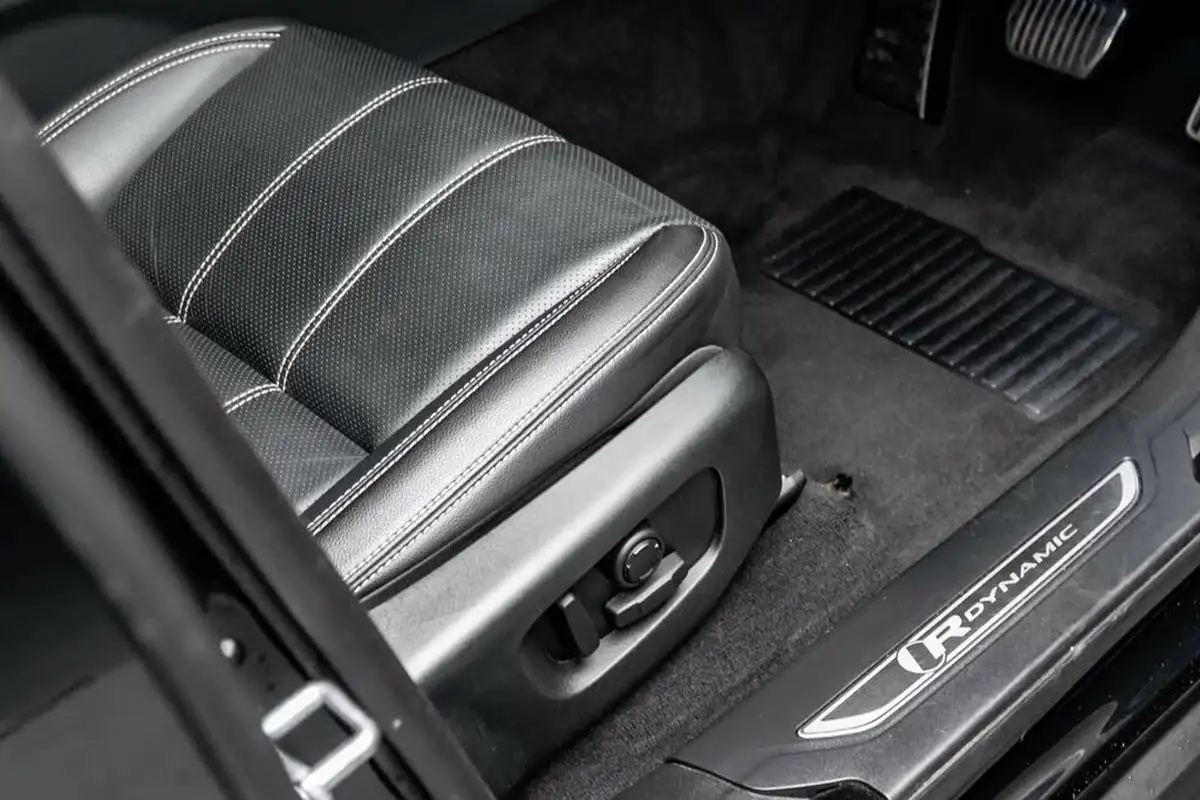 2021-land-rover-range-rover-velar-20-d200-velar-edition-big-37